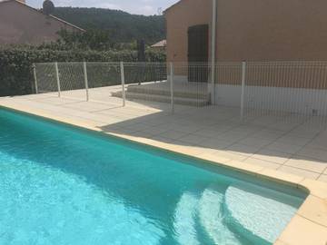 Gîte pour 6 personnes, avec vue ainsi que piscine et jardin, animaux acceptés à Agel