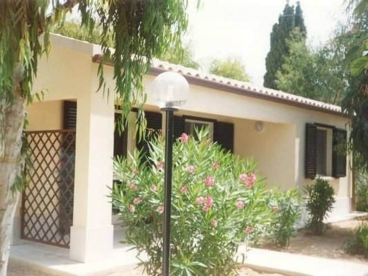 Schöner zentraler Bungalow direkt am Sandstrand auf Sizilien in Marina di Modica, Módica