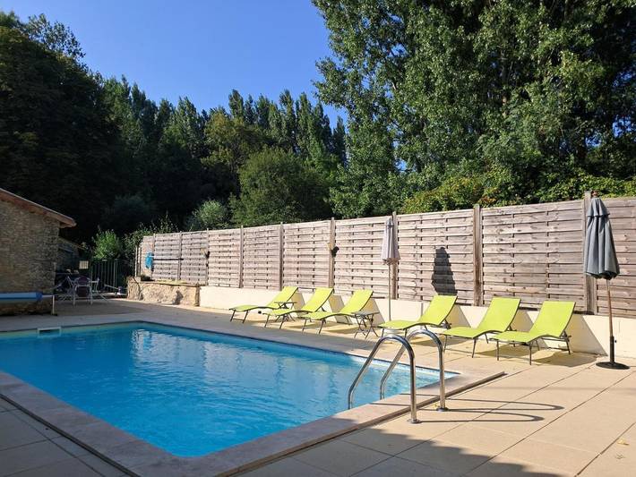 Location de vacances pour 10 personnes, avec vue ainsi que jardin et piscine à La Caillère-Saint-Hilaire