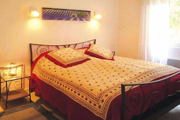 Gîte pour 2 personnes, avec piscine et terrasse, animaux acceptés à Caderousse - 2