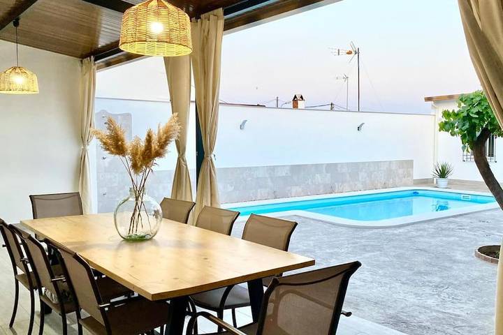 Casa rural para 8 personas, con Terraza además de Jardín y Piscina en Fuente Palmera