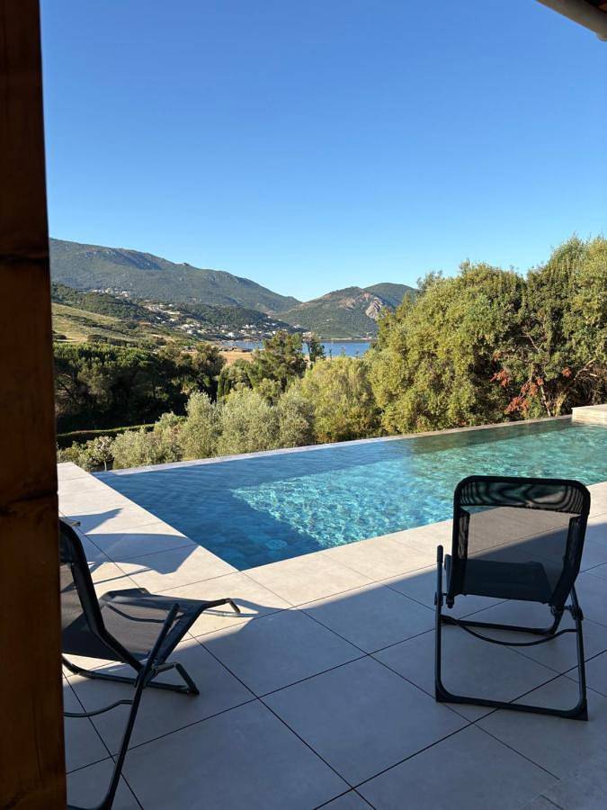 Location de vacances pour 2 personnes, avec vue et jardin dans Plage de Lava - 2