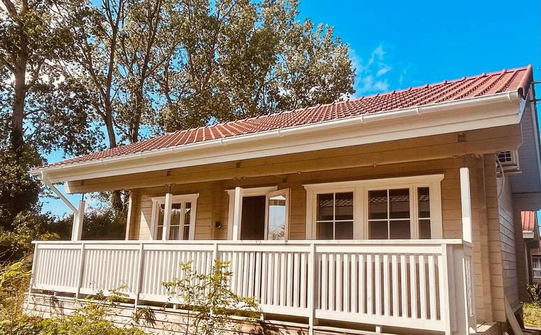 Ferienhaus für 4 Personen, mit Balkon und Terrasse sowie Garten