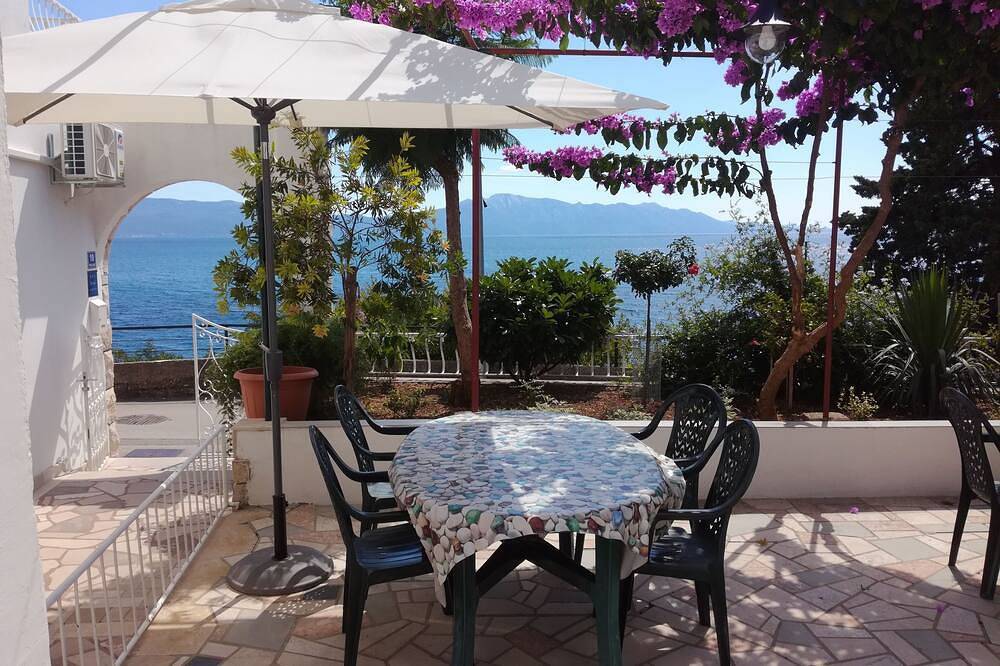 Ganze Wohnung, 1-Zimmer-Ferienwohnung am Strand Brist, Makarska in Brist, Makarska Riviera