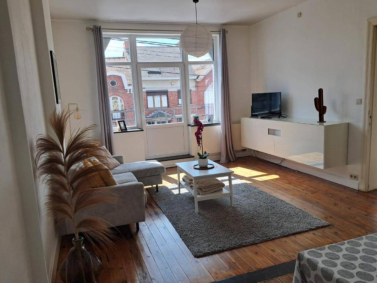 Appartement entier, Two-Bedroom Apartment in Frameries, Hainaut