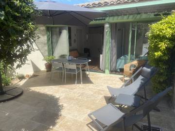 Gîte pour 3 personnes, avec terrasse ainsi que piscine et jardin dans les Bouches-du-Rhône