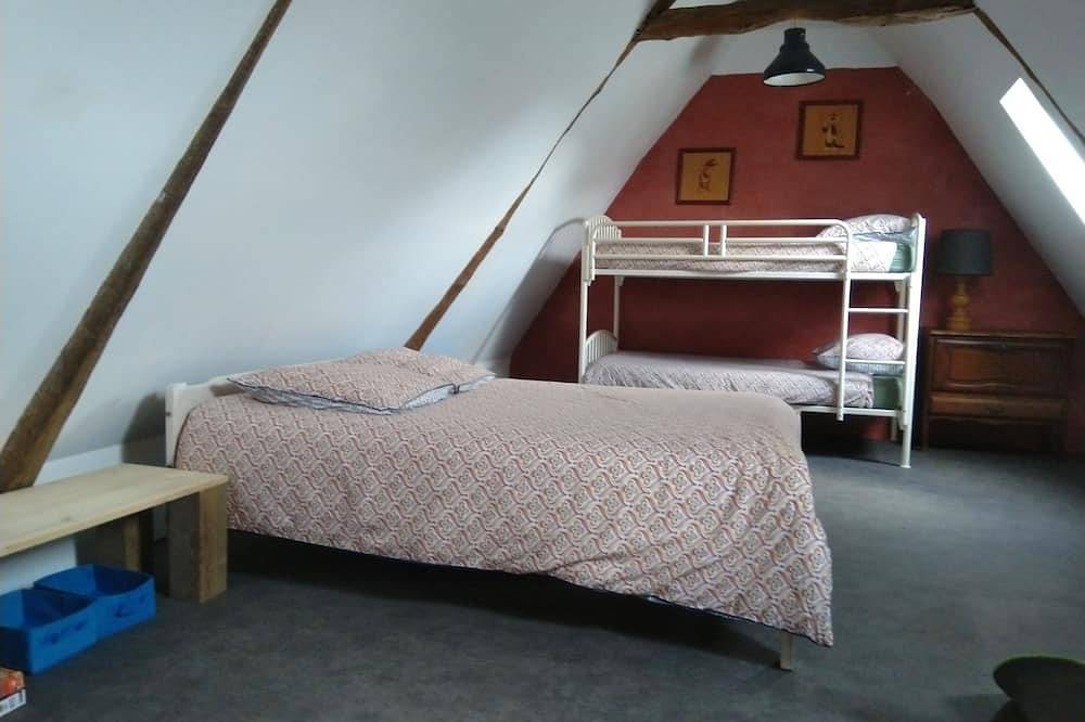 Authentic house from 1800 renovated in April 2020 in Ploumilliau, Ceinture Dorée