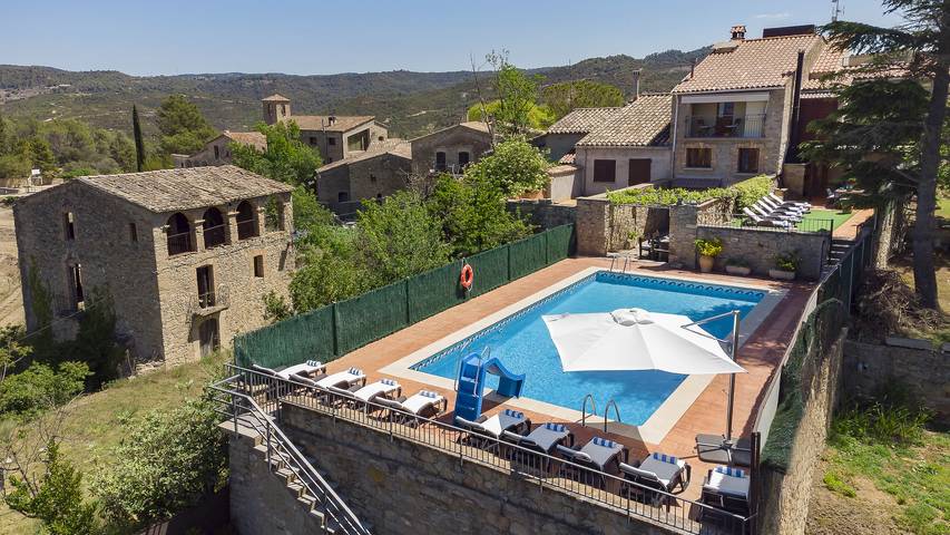 Villa "Sleeps 10 Private Pool" mit Bergblick, privatem Pool und Wlan in el Pont de Vilomara i Rocafort, Pla de Bages DO