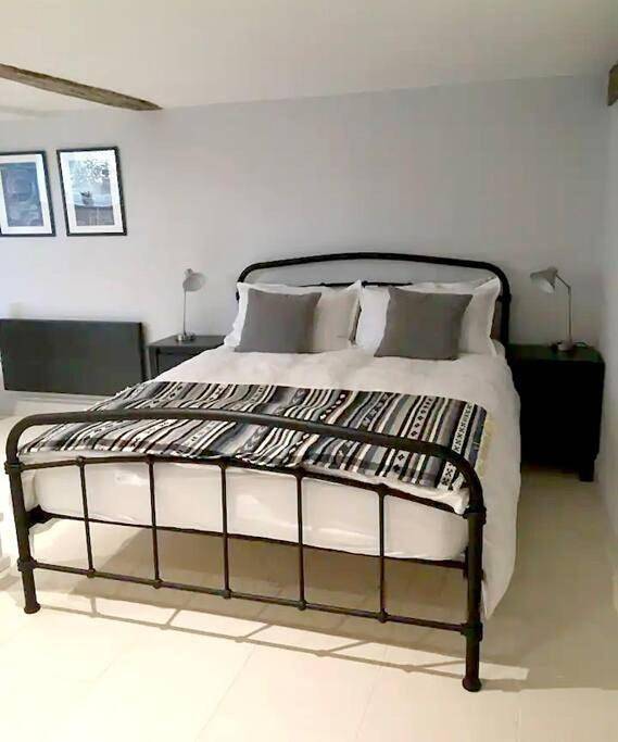 Entire apartment, Studio at Church House in Bideford, Devon
