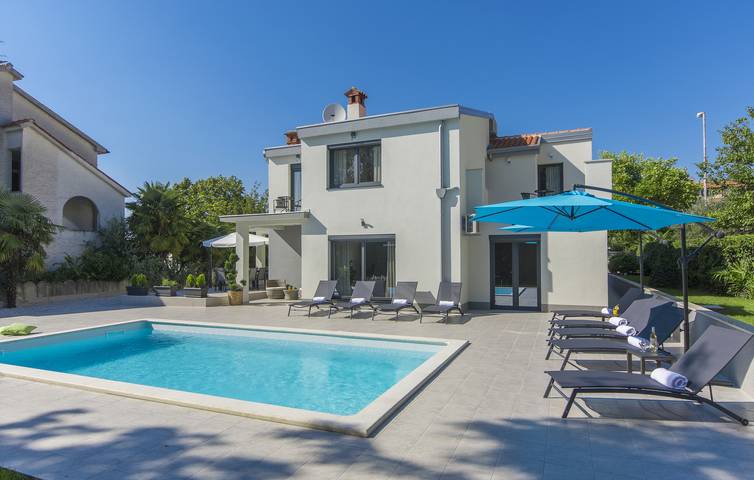 Villa pour 9 personnes, avec Terrasse et Piscine à Poreč