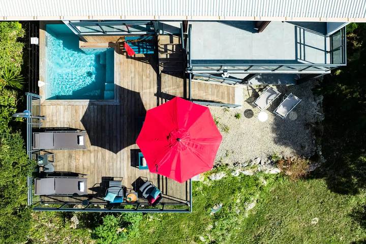 Location de vacances pour 6 personnes, avec jardin ainsi que vue et piscine à Grand-Bourg - 2