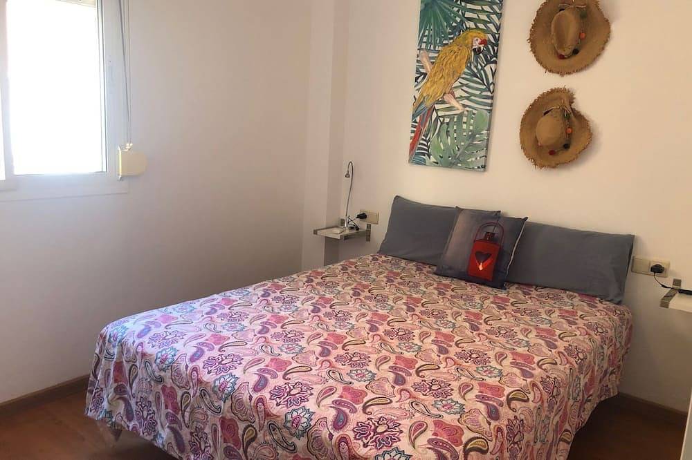 Apartamento entero, Apto. 1ª Linea de playa. Gran terraza con vistas al mar. Paseo Maritimo El Palo in Playa del Palo, Málaga