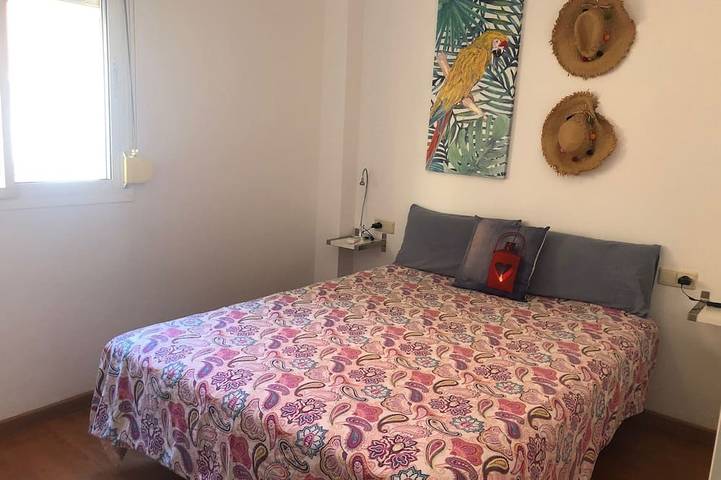 Entire apartment, Apt. 1st line beach. Large terrace with sea views. El Palo Promenade. in Playa del Palo, Malaga