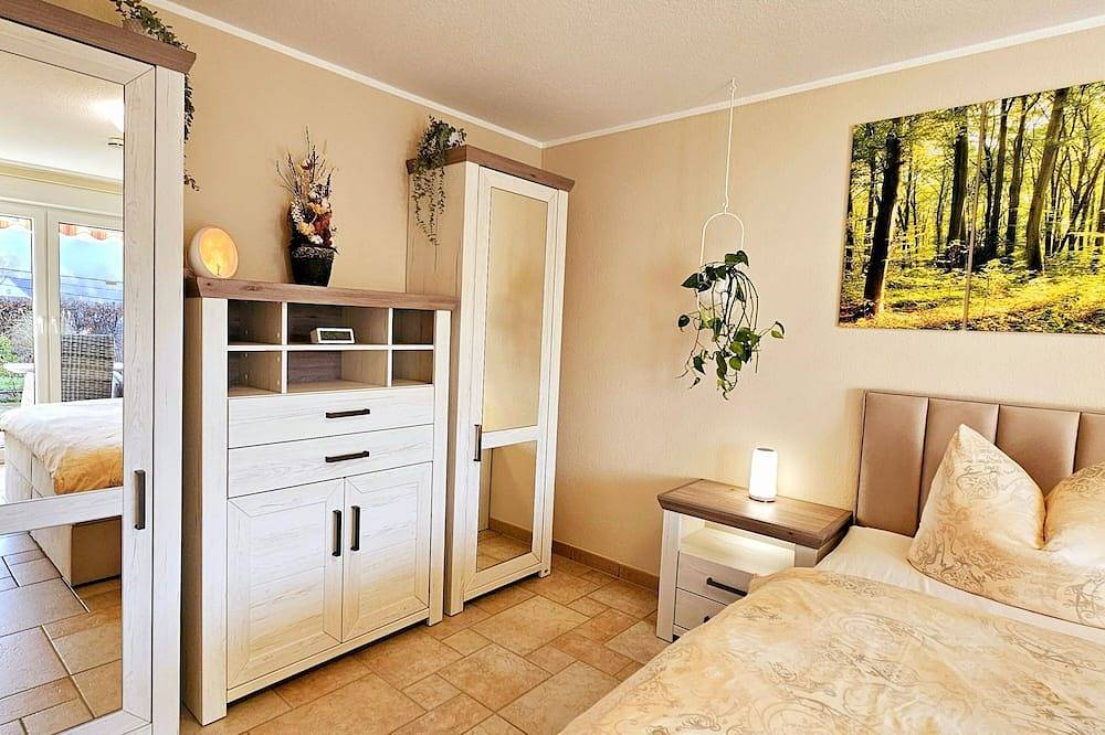 Ganze Wohnung, Stilvolle Wohlfühloase mit Terrasse und Garten direkt am Wald in Uslar, Weserbergland