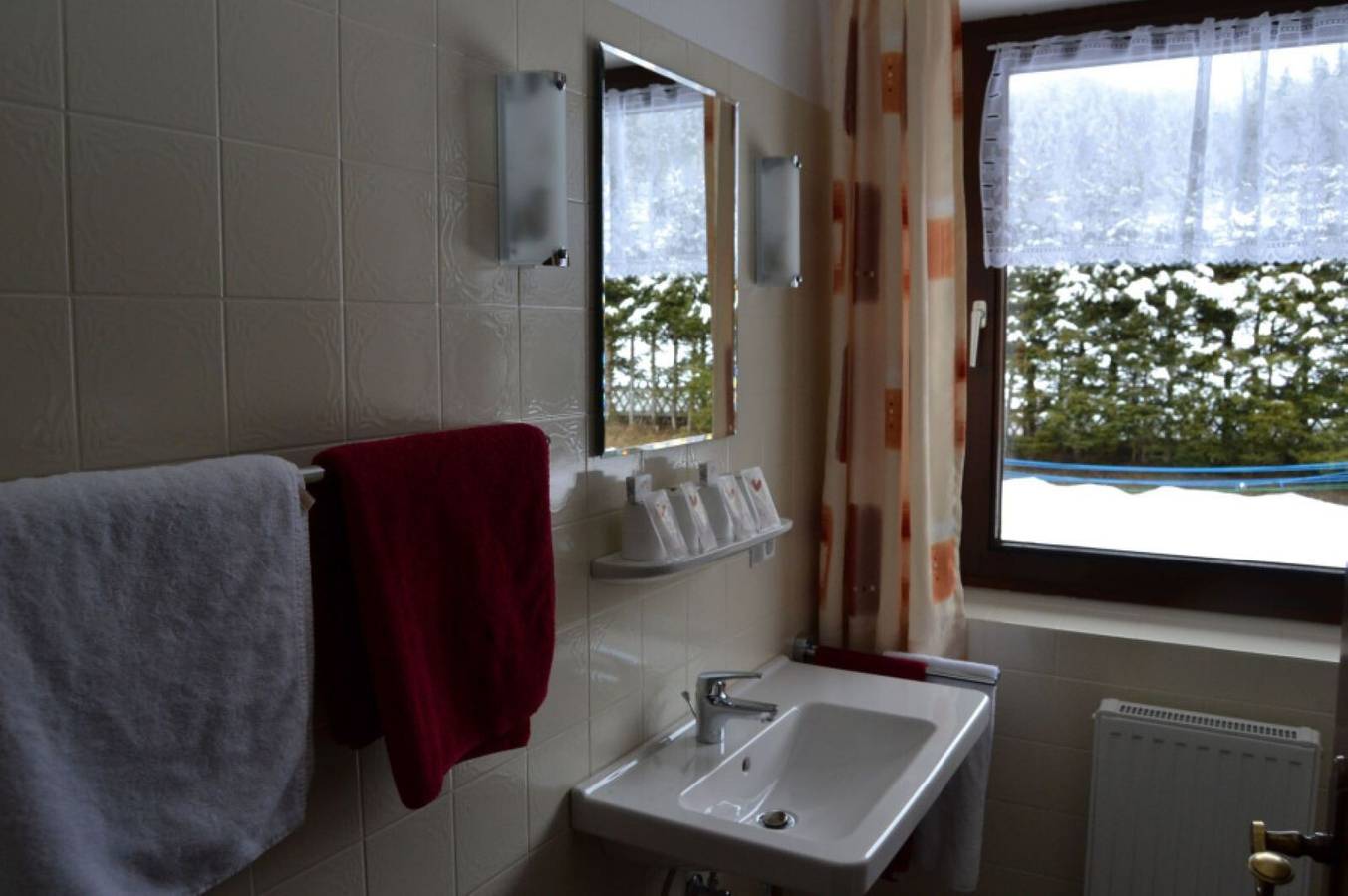 Dreibettzimmer mit Bergblick, Gemeinschaftspool und Wlan in Radstadt, Ski Amadé