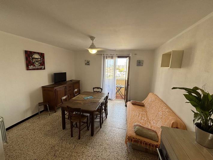 Ganze Wohnung, 2-Zimmer-Wohnung mit Terrasse, 300m vom Strand, privater Parkplatz in Port-la-Nouvelle, Mittelmeerküste (Frankreich)