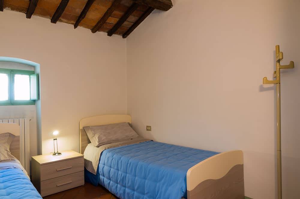 Entire apartment, The wisteria, elegant apt old town in Pistoia, Pistoia Province