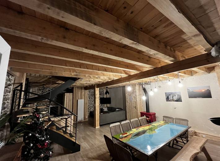 Gîte pour 12 personnes, avec terrasse à Rochefort-Montagne - 3