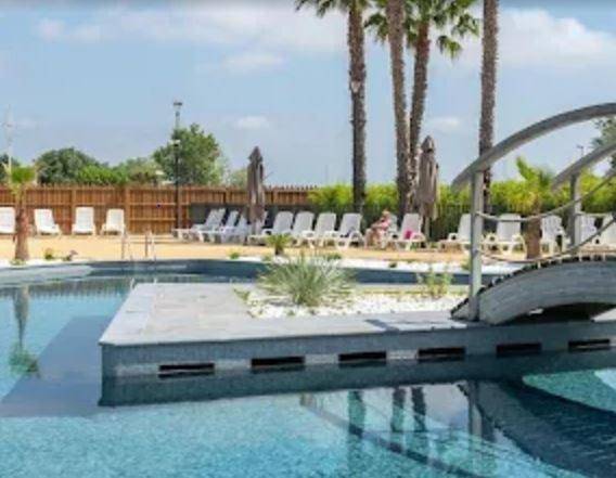 Camping pour 5 personnes, avec terrasse et piscine dans Plage de l'Espiguette - 2