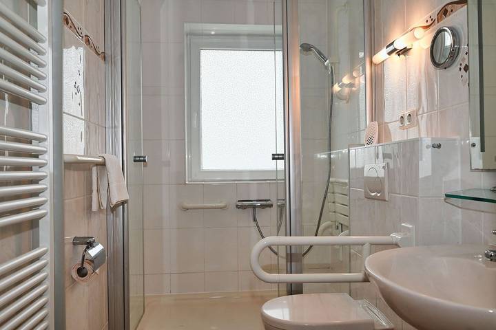 Ganze Wohnung, Küstenflair: Zentrale Ferienwohnung in Büsum – mit Balkon, Dachterrasse & Wohlfühlfaktor in Büsum, Kreis Dithmarschen