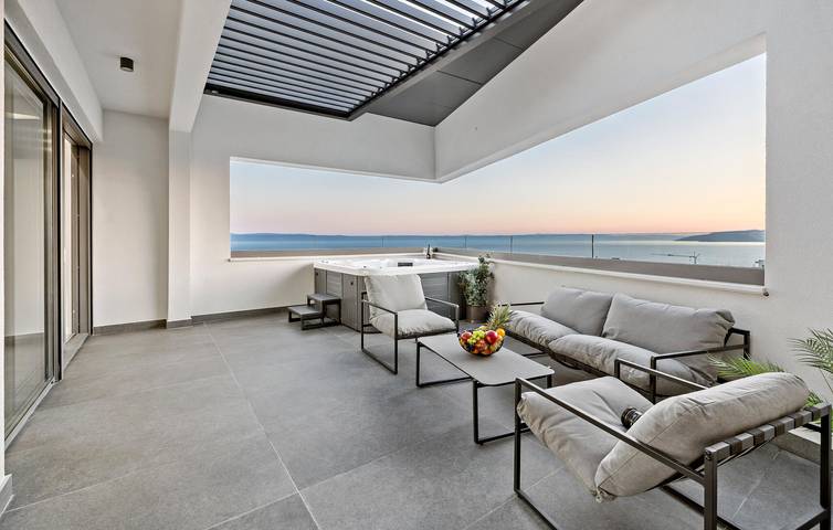 Gemütliche Ferienwohnung mit Meerblick, Pool und Terrasse in Makarska in Makarska, Makarska Riviera