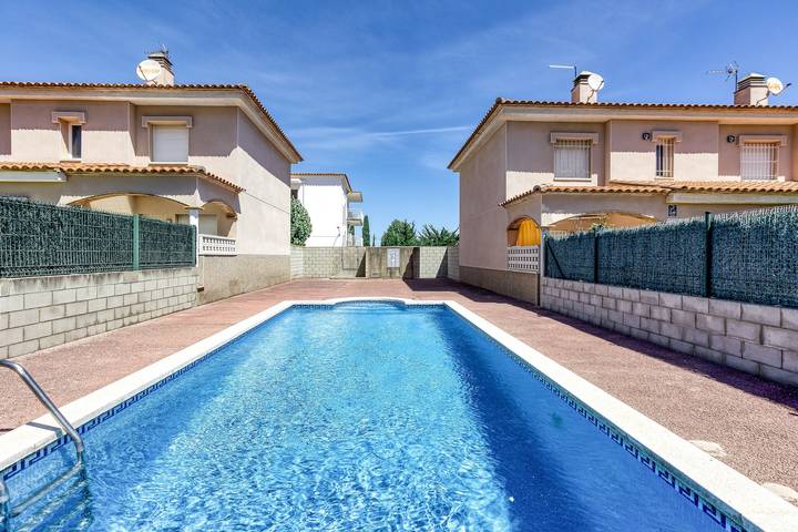 Vacation rental for 8 people, with yard, with pets in Costa Brava
