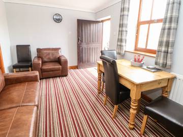 Log Cabin for 4 People in Bakewell, Peak District, Photo 3
