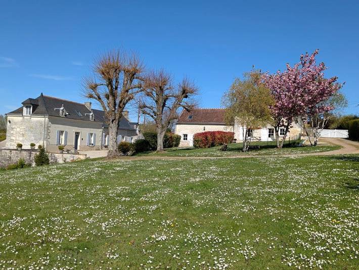 Location de vacances pour 4 personnes, avec jardin et vue, animaux acceptés à Huismes