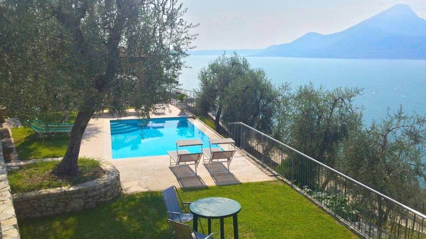 Camping pour 3 personnes, avec Terrasse et Jardin ainsi que Piscine et Vue à Riva del Garda