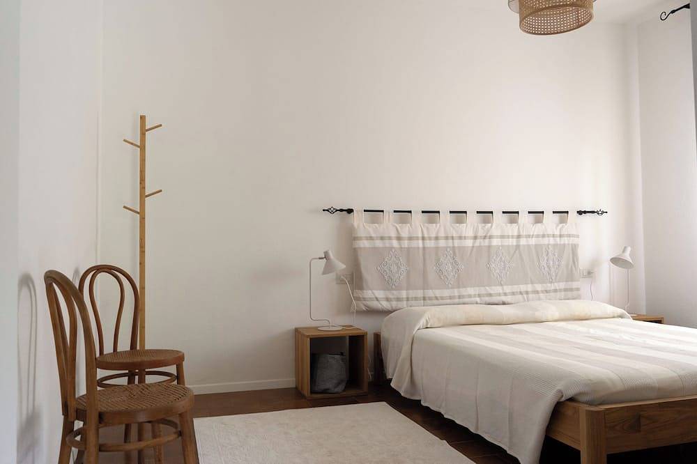 Villa Ines: Family-Friendly Apartments with Private Garden & Parking in Teulada, Cagliari e Dintorni