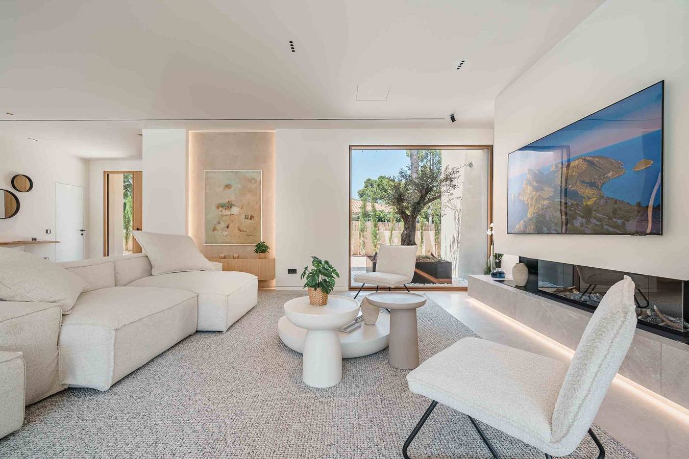 Villa 'Gotmar Beach' moderna con piscina privata, Wi-Fi e aria condizionata in Port de Pollença, Pollença