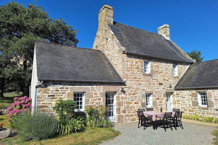 Location de vacances pour 6 personnes, avec jardin à Plourin