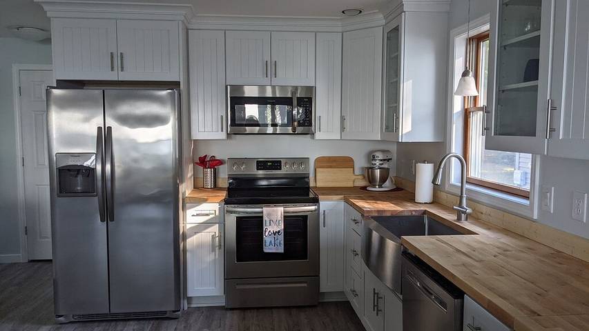 Vacation rental for 8 people, with yard in Torch Lake