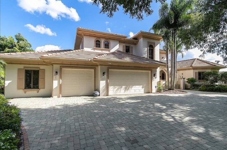 Holiday home for 10 people, with garden and hot tub as well as balcony - 1