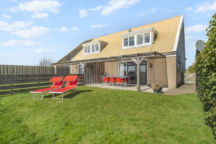 Ferienhaus für 6 Personen, mit Terrasse und Balkon/Terrasse