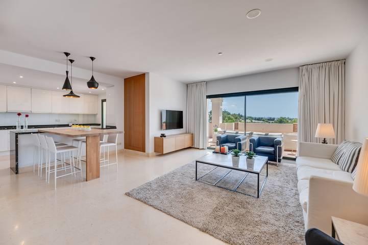 Ganze Wohnung, Apartment 'Geräumiges 2-Schlafzimmer Capanes Del Golf' mit Bergblick und Klimaanlage in Capanes del Golf, Benahavís