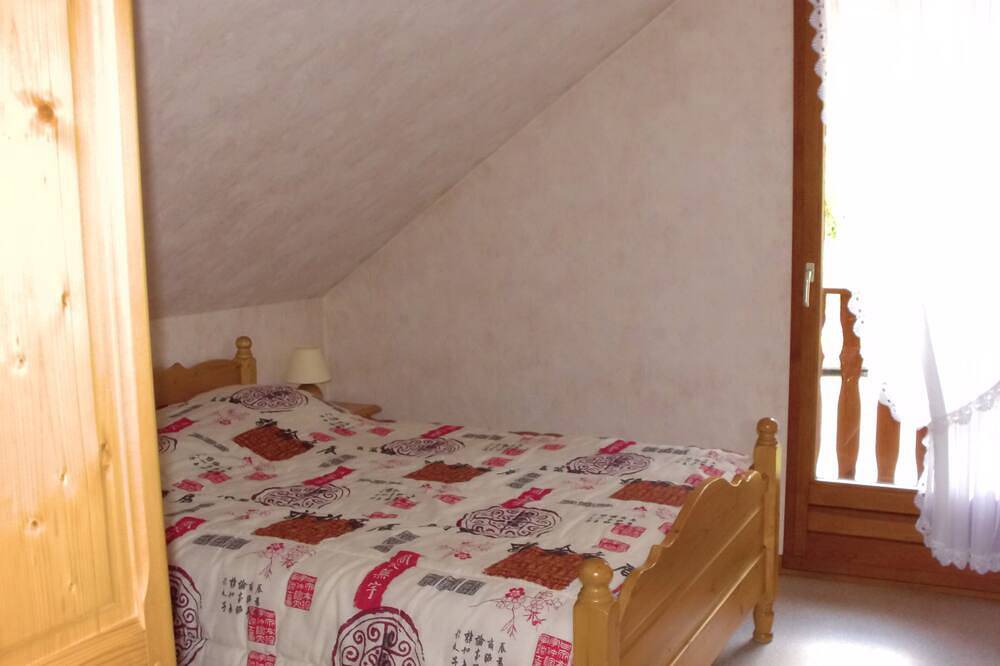 Half chalet just a stone's throw from the Confiserie des Hautes Vosges! in Plainfaing, Parque natural regional de los Ballons des Vosges
