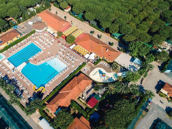 Camping für 2 Personen, mit Balkon/Terrasse und Terrasse sowie Kinderpool in Cecina