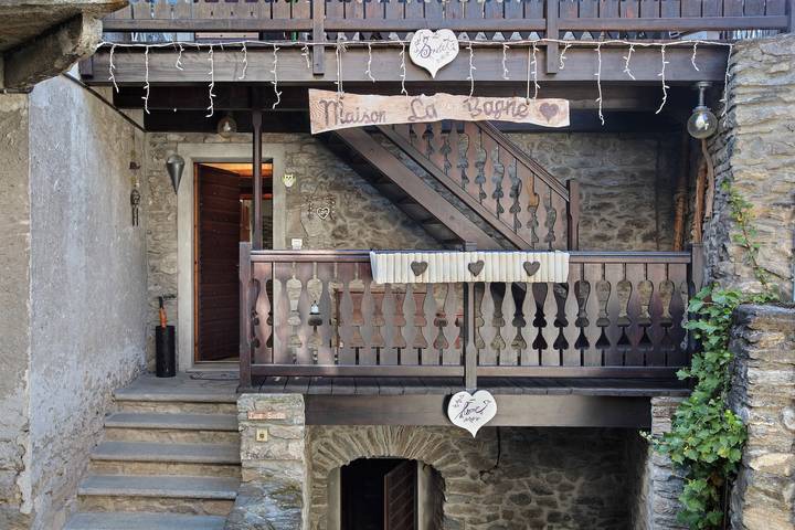 Hel studio-lejlighed, Studio 'Landa' with Balcony and Wi-Fi in Gressan, Comune di Gressan