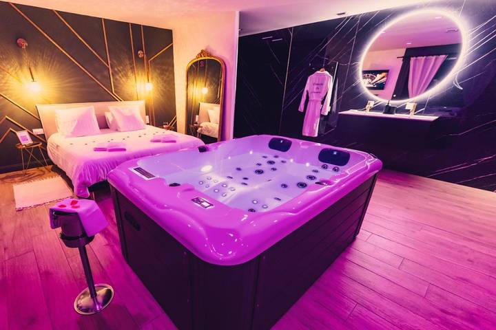 Chambre d’hôte pour 2 personnes, avec jacuzzi et sauna ainsi que jardin et terrasse