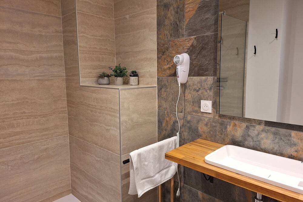 Apartamento entero, Apartment \"Chalet\" - Domaine de la Mautanne **** in Sainte-Tulle, Parque natural regional del Luberon