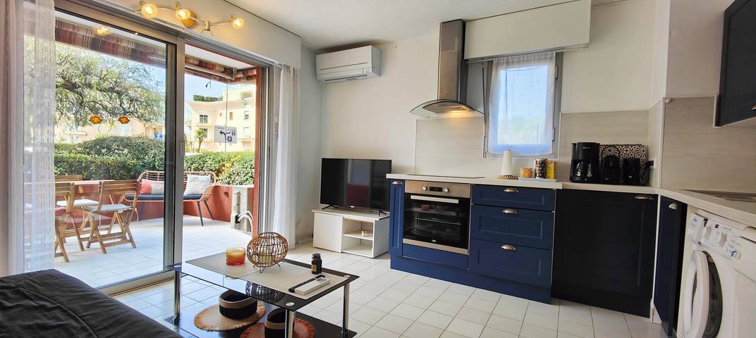 Gîte pour 4 personnes, avec terrasse, adapté aux familles dans Plage Republique Frejus - 4