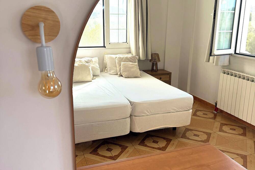 Familien-Villa mit privatem Pool-Parkplatz, erholsame Lage, 3km vom Strand in Archangelos, Kolympia