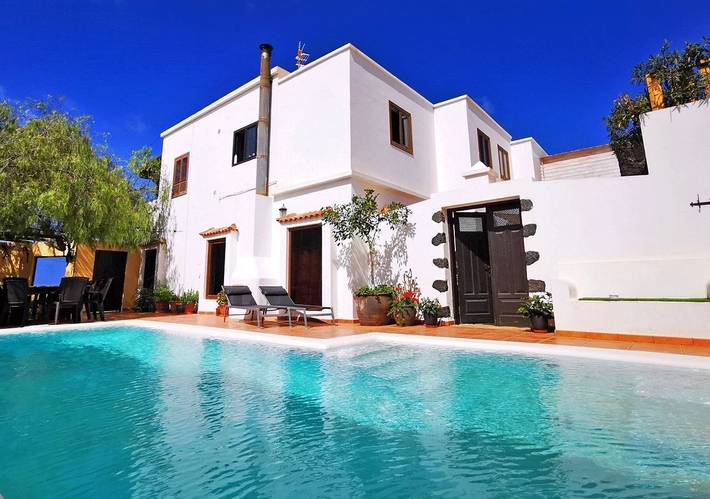 Casa rural para 15 personas, con jardín además de vistas y piscina en Tinajo - 3