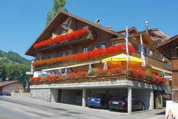 Hôtel pour 2 personnes, avec vue sur le lac ainsi que balcon et vue à Sigriswil