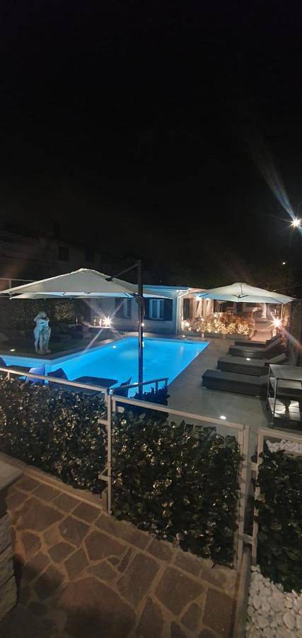 Chambre d’hôte pour 2 personnes, avec Terrasse et Jacuzzi ainsi que Jardin et Piscine à Lainate