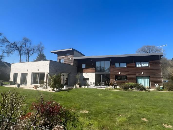 Location de vacances pour 32 personnes, avec bassin pour enfant et sauna ainsi que jardin et jacuzzi, adapté aux familles dans Saint-Médard-sur-Ille