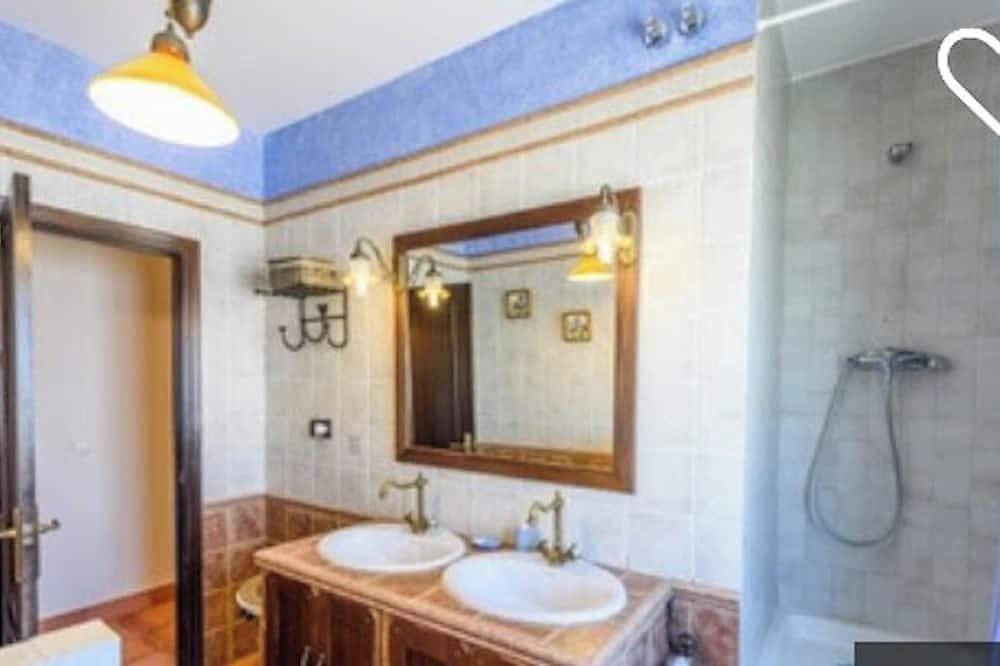 Homerez - 150 m² House in El Bosque + private pool in El Bosque, White Villages