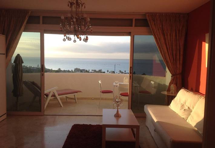 Entire studio, Studio La Perla with Sea and Mountain View, Shared Pool in Marbella East, Marbella
