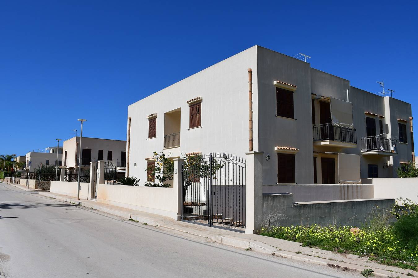 Apartamento entero, Apartment 'Giallo' with Terrace, Wi-Fi and Air Conditioning in San Vito Lo Capo, Provincia de Trapani